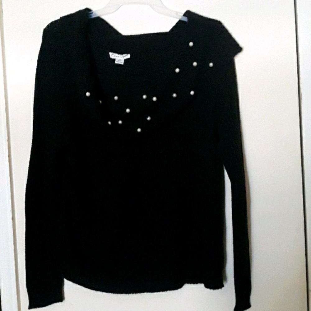 Ladies sweaters shoulder up or down